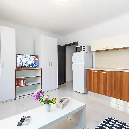 Apartment Grgo With Lovely Terrace Near The Sea *