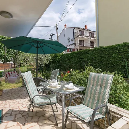 Grgo With Lovely Terrace Near The Sea